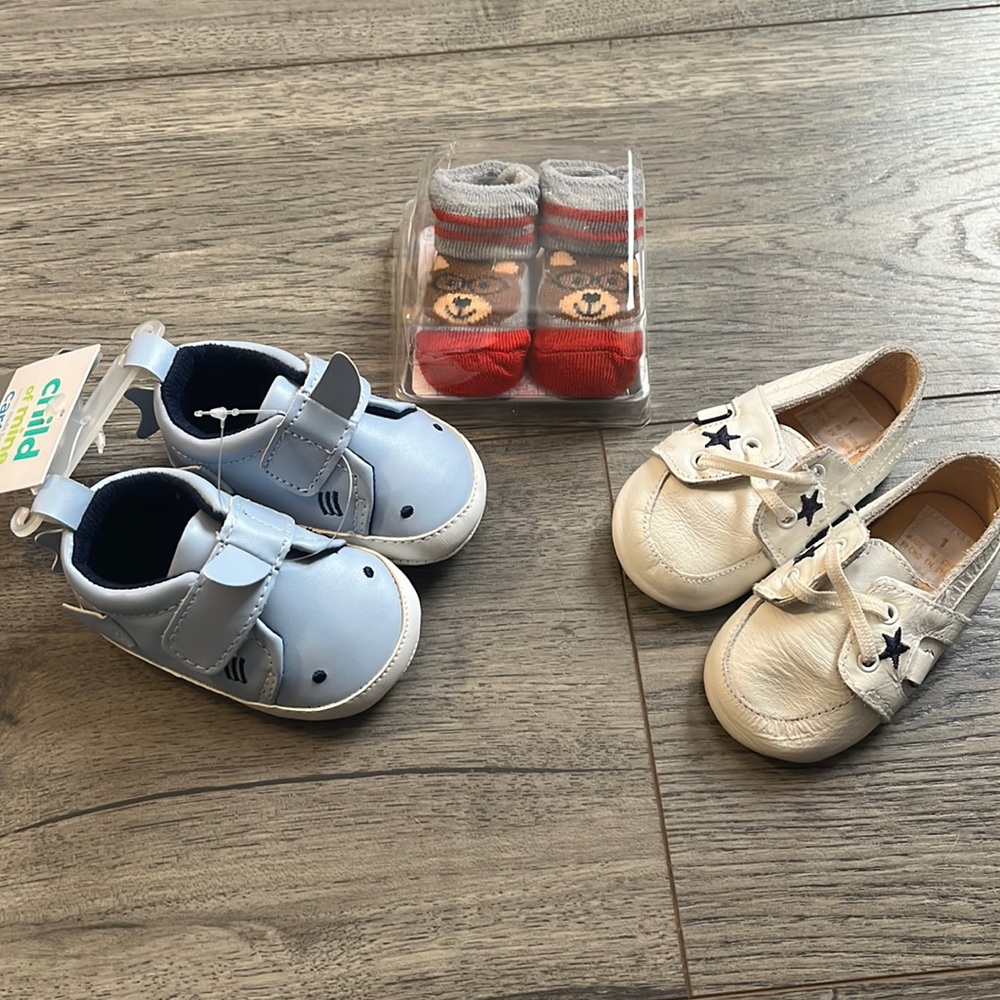 BNWT Carter baby shoes 0-3 months- set of 3 pair